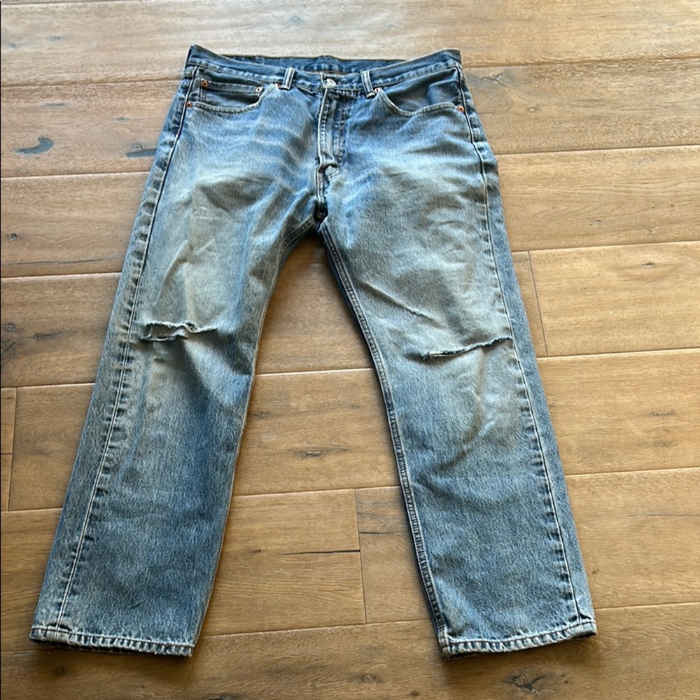 Classic Distressed Blue Levi Jeans